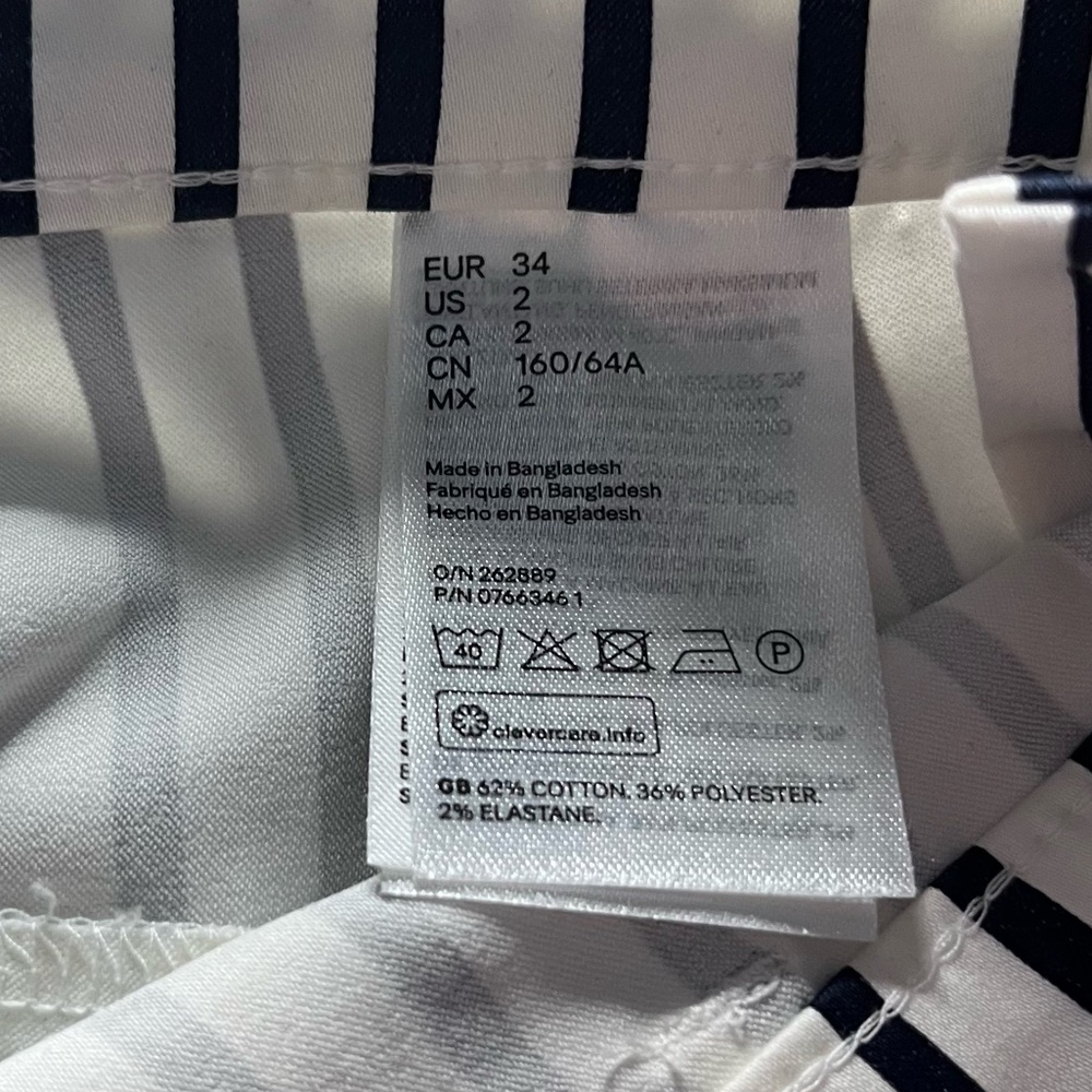 H&M Navy and White Striped Slacks Size 2 Ankle Height
Business Casual, Office - Picture 10 of 13